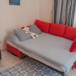 Cozy 1 Bedroom Apartment In Walking Distance To The Municipal Beach