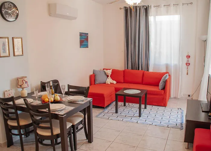 Cozy 1 Bedroom Apartment In Walking Distance To The Municipal Beach